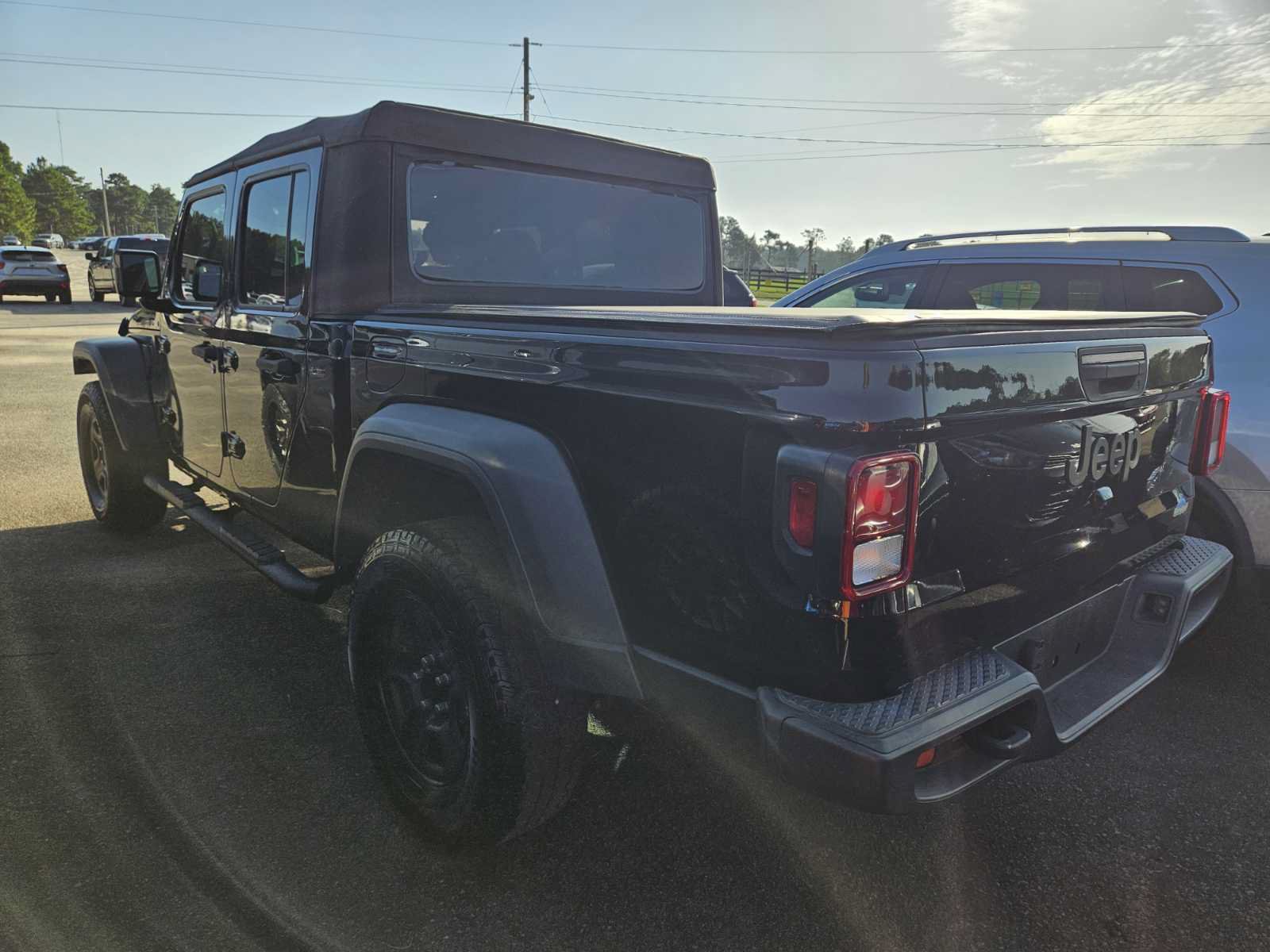 Used 2021 Jeep Gladiator Sport AWD/4WD image 4