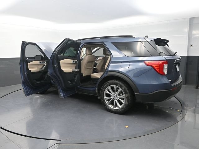 Used 2021 Ford Explorer XLT w/ Equipment Group 202A AWD/4WD image 37
