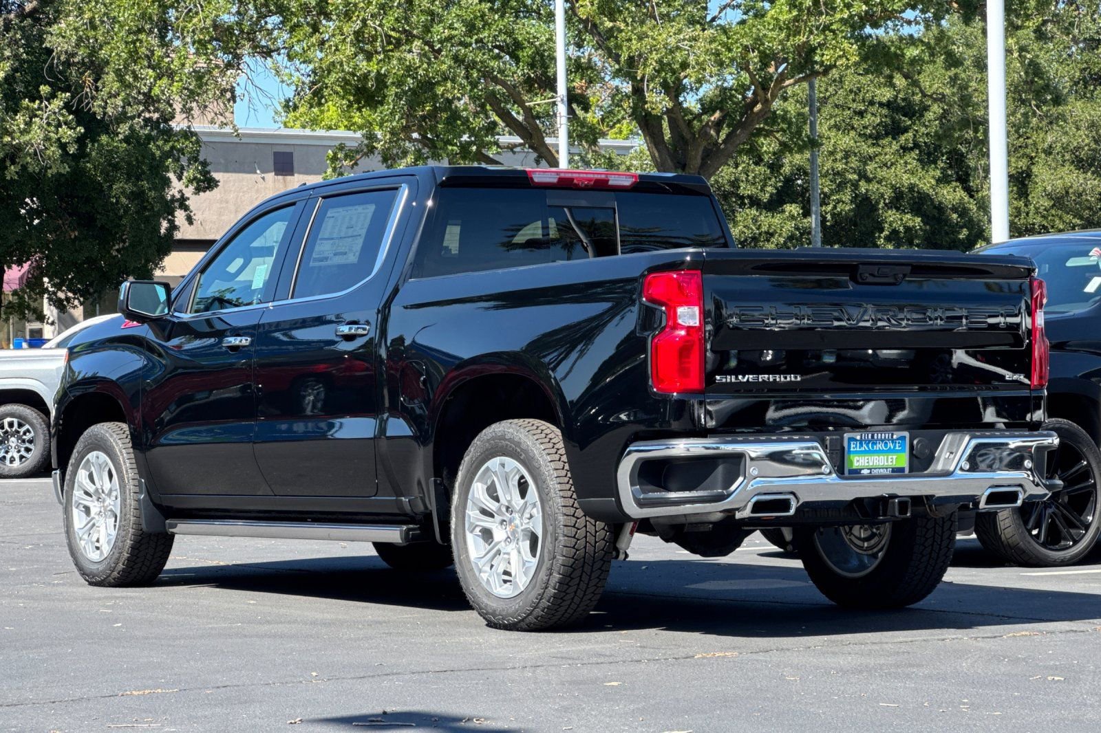 New 2026 Chevrolet Silverado 1500 LTZ w/ LTZ Premium Package AWD/4WD image 5