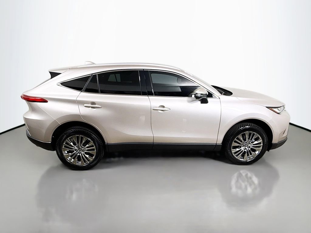Certified 2024 Toyota Venza XLE AWD/4WD image 8