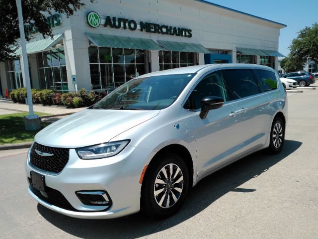 Used 2024 Chrysler Pacifica Limited