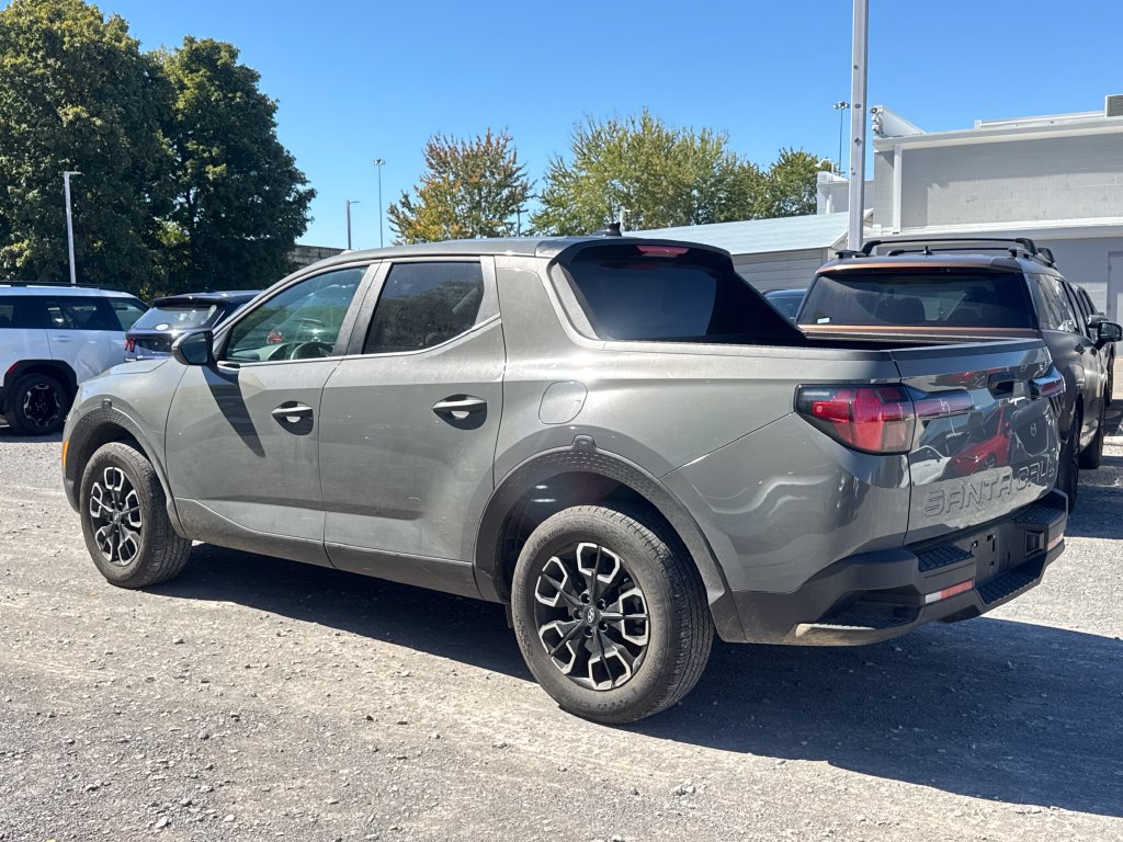 Used 2023 Hyundai Santa Cruz SE FWD image 3