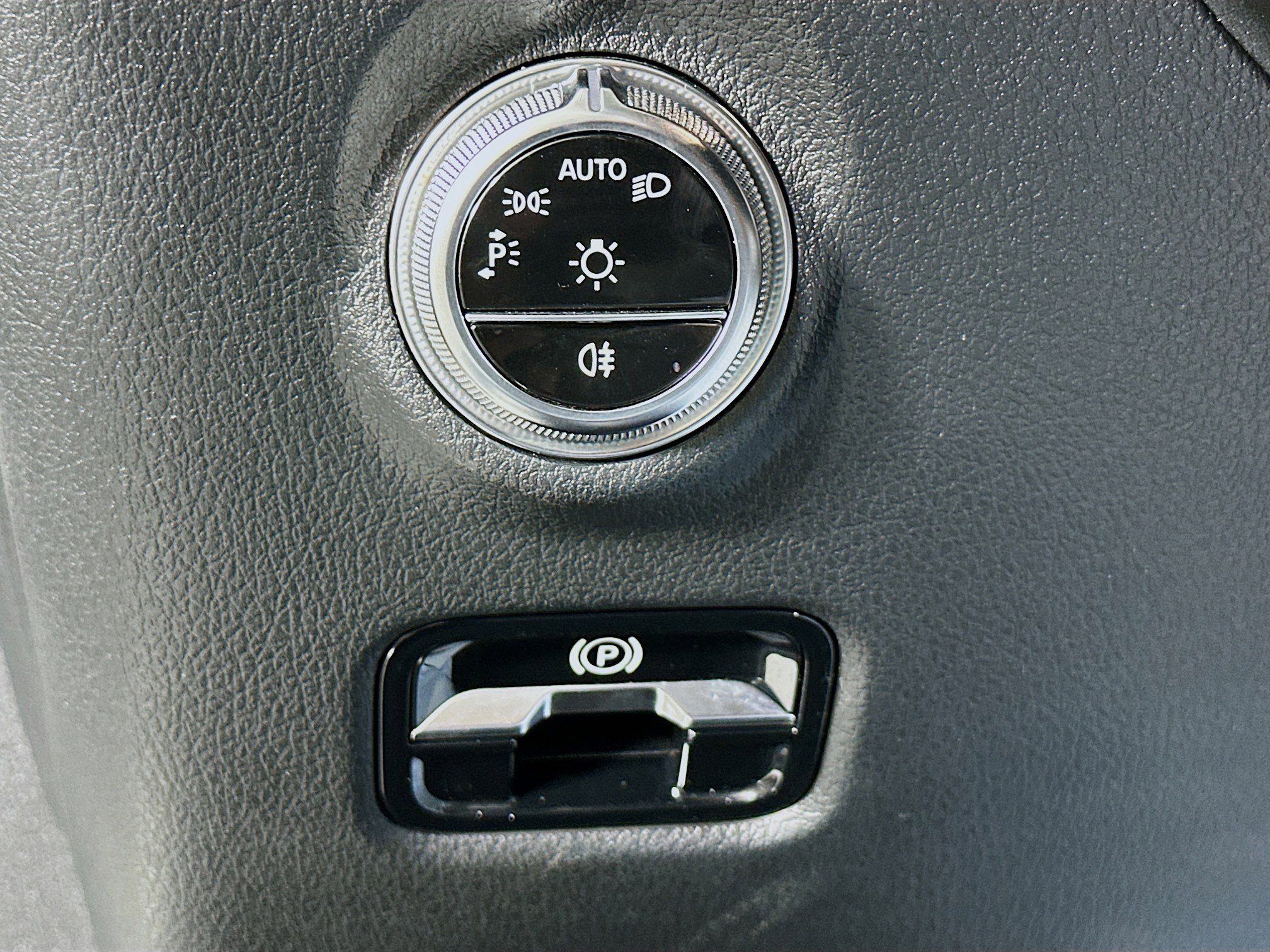 Used 2024 Mercedes-Benz C 300 Sedan image 17