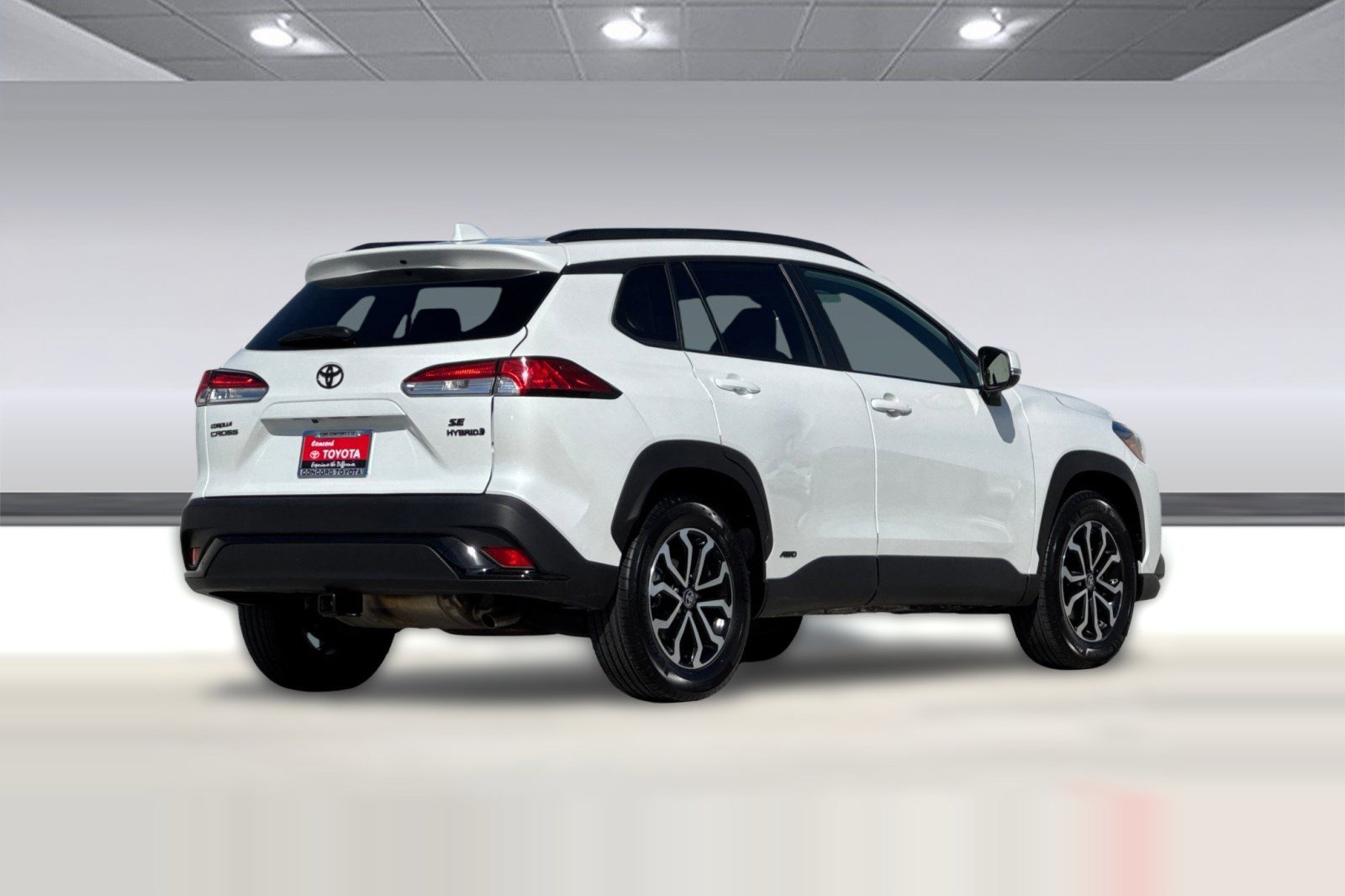 Used 2024 Toyota Corolla Cross SE w/ Moonroof Package image 3