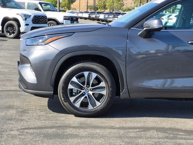 Used 2025 Toyota Highlander XLE FWD image 26