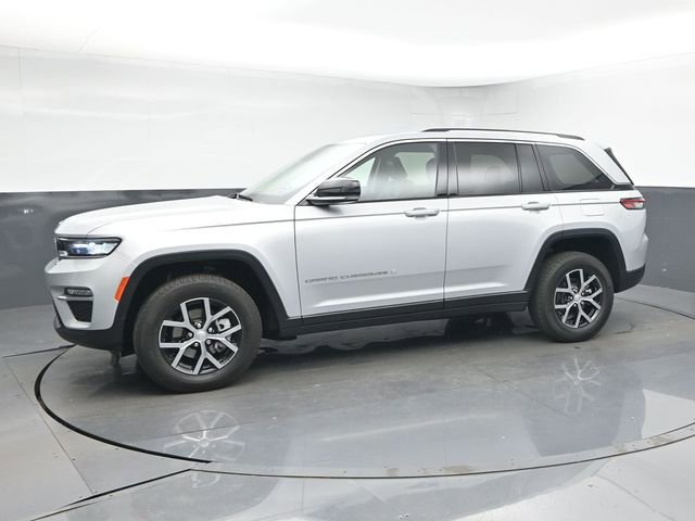 Used 2023 Jeep Grand Cherokee Limited image 4