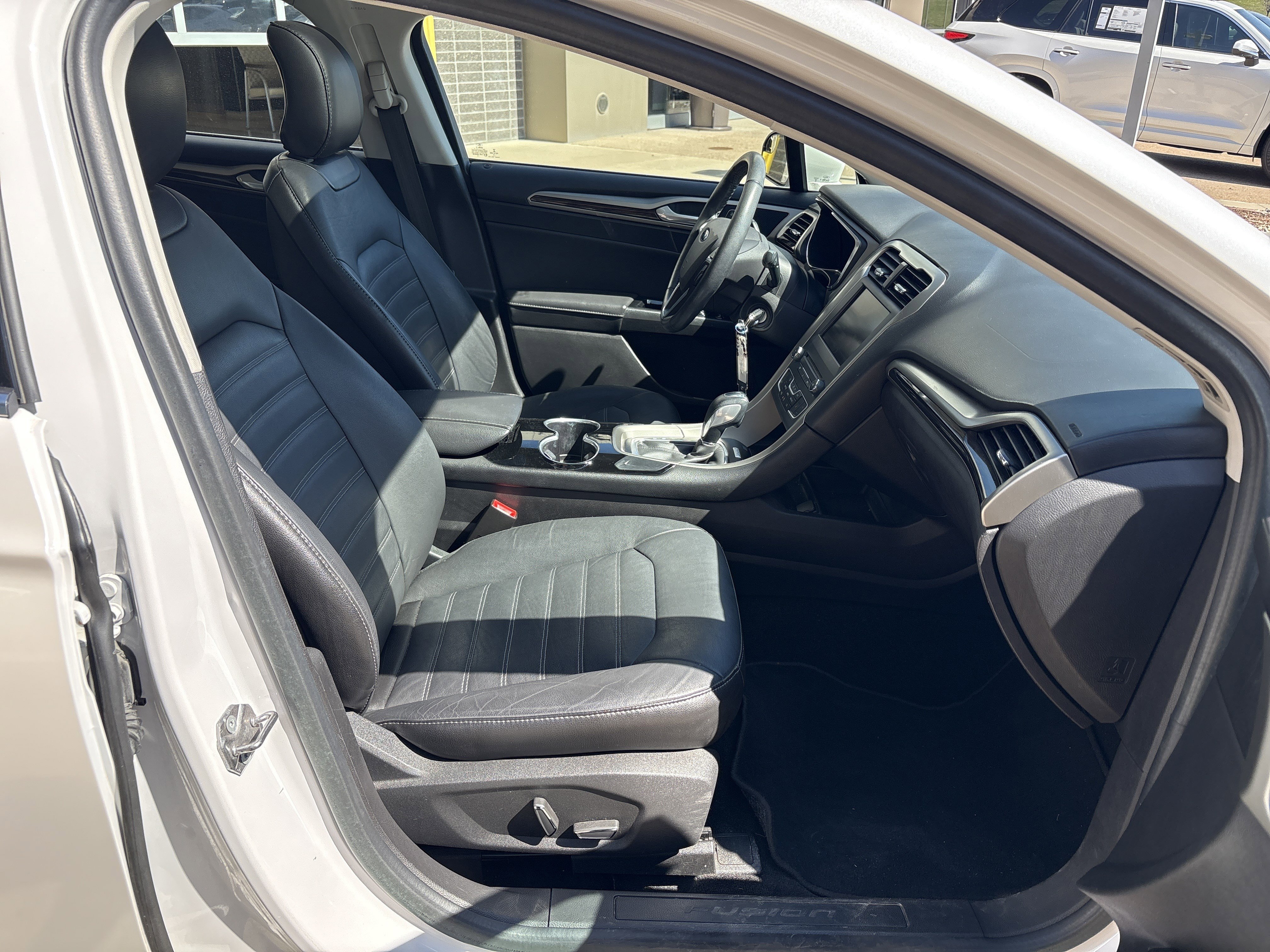 Used 2016 Ford Fusion SE w/ Equipment Group 202A image 32