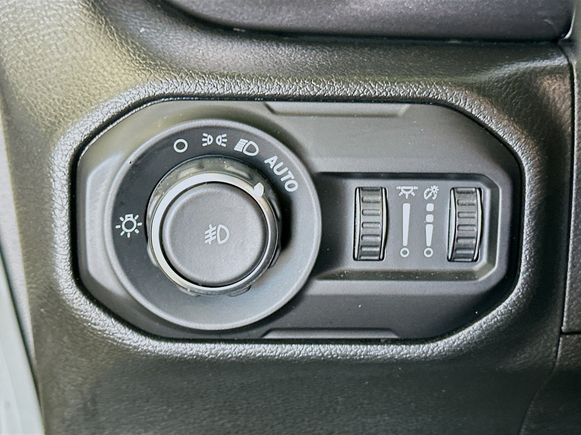 Used 2022 Jeep Wrangler Unlimited Sahara AWD/4WD image 16