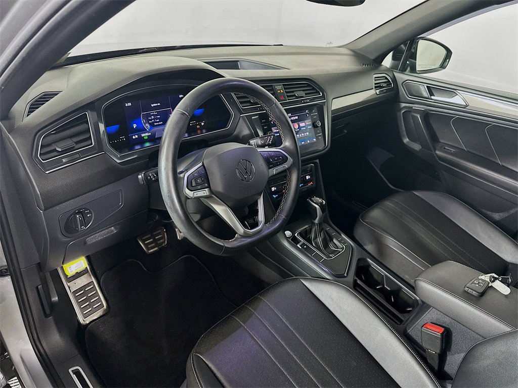 Used 2023 Volkswagen Tiguan SE R-Line image 30