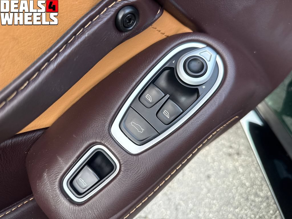 Used 2021 Aston Martin V8 Vantage Roadster RWD image 11