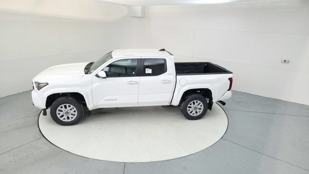 Certified 2024 Toyota Tacoma SR5 AWD/4WD image 14