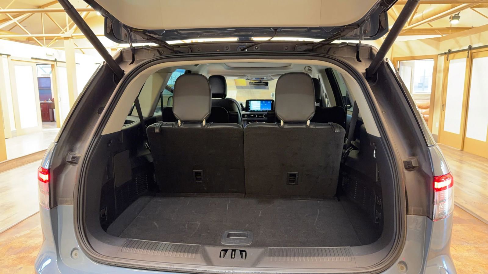 Used 2025 Lincoln Aviator AWD image 17