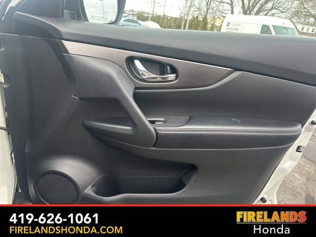 Used 2015 Nissan Rogue SV image 17