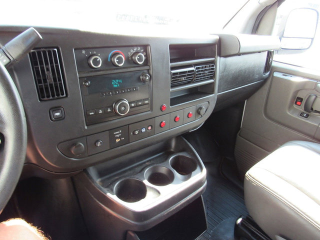 Used 2014 Chevrolet Express 2500 RWD image 33