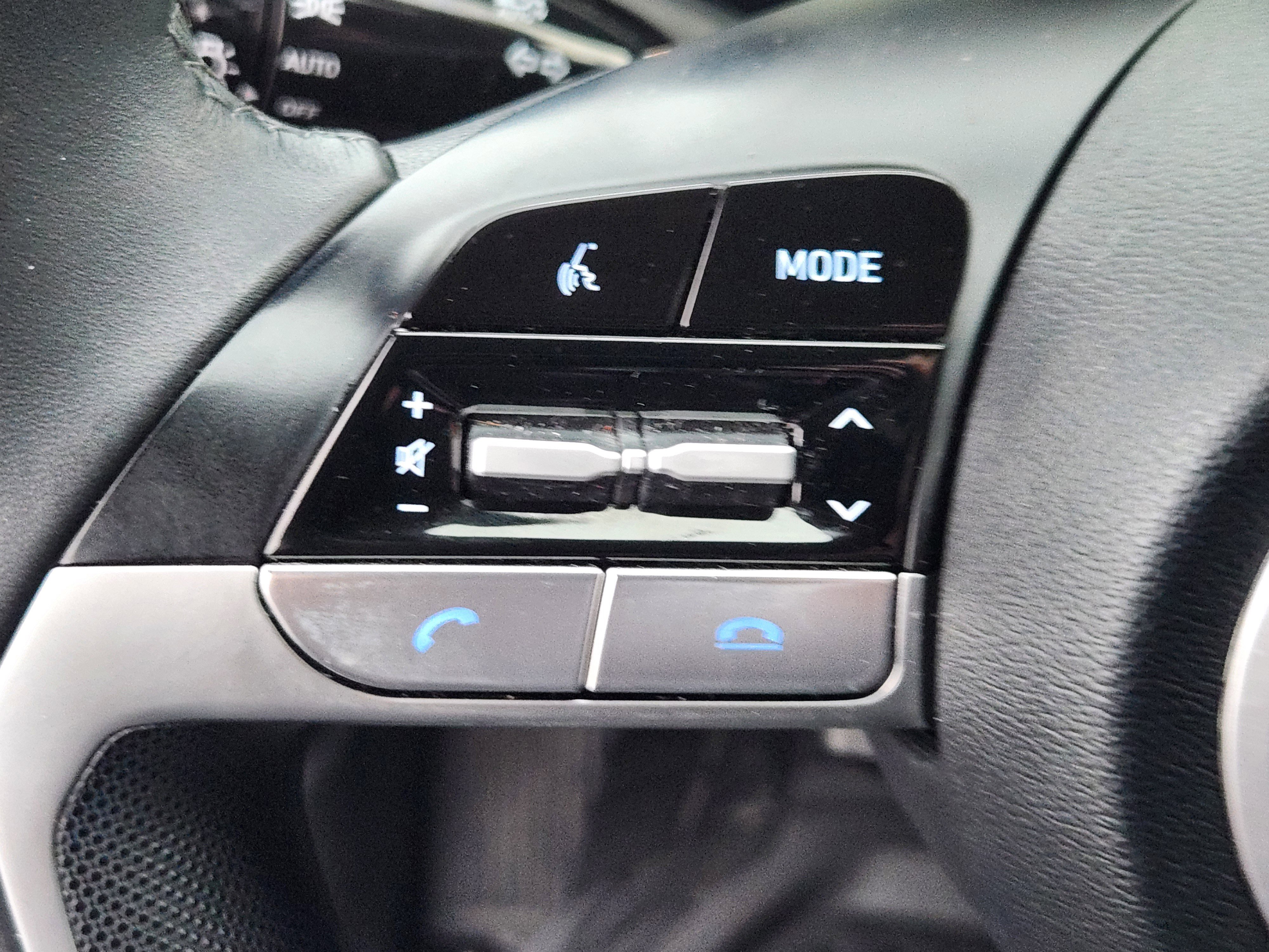 Certified 2023 Hyundai Elantra Limited w/ Preferred Accessory Package image 24