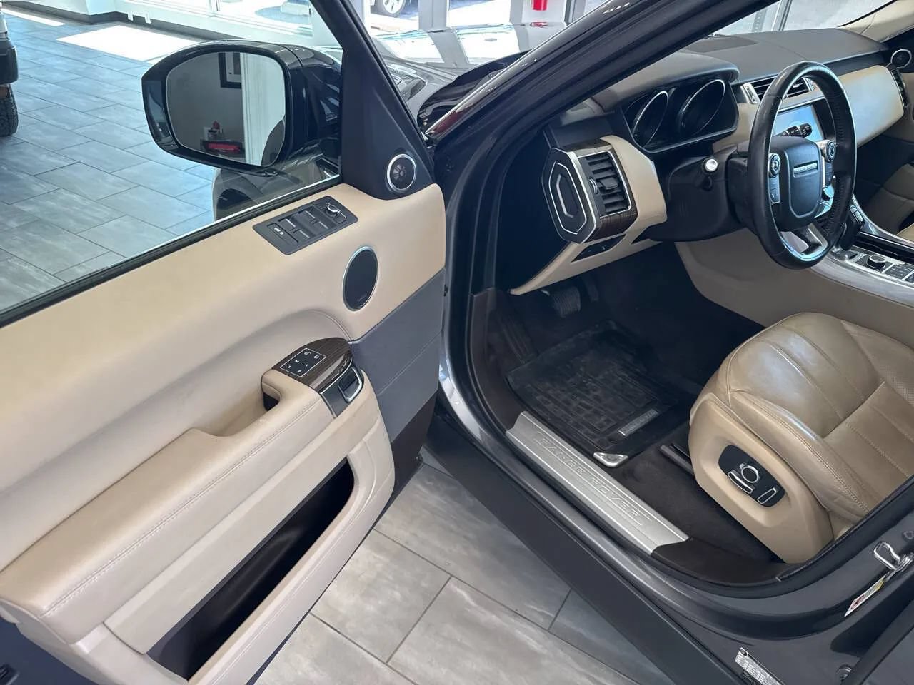 Used 2017 Land Rover Range Rover Sport HSE AWD/4WD image 20
