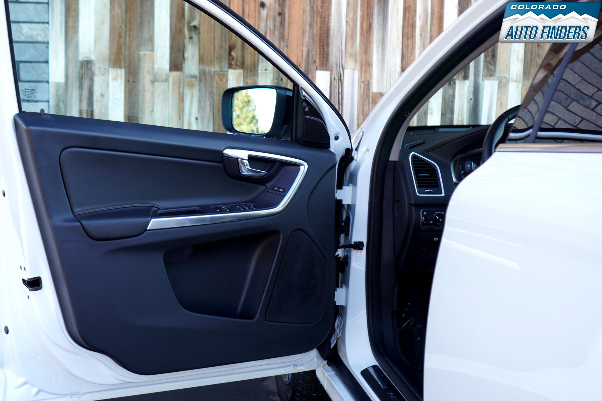 Used 2017 Volvo XC60 T5 Dynamic w/ Advanced Package image 10