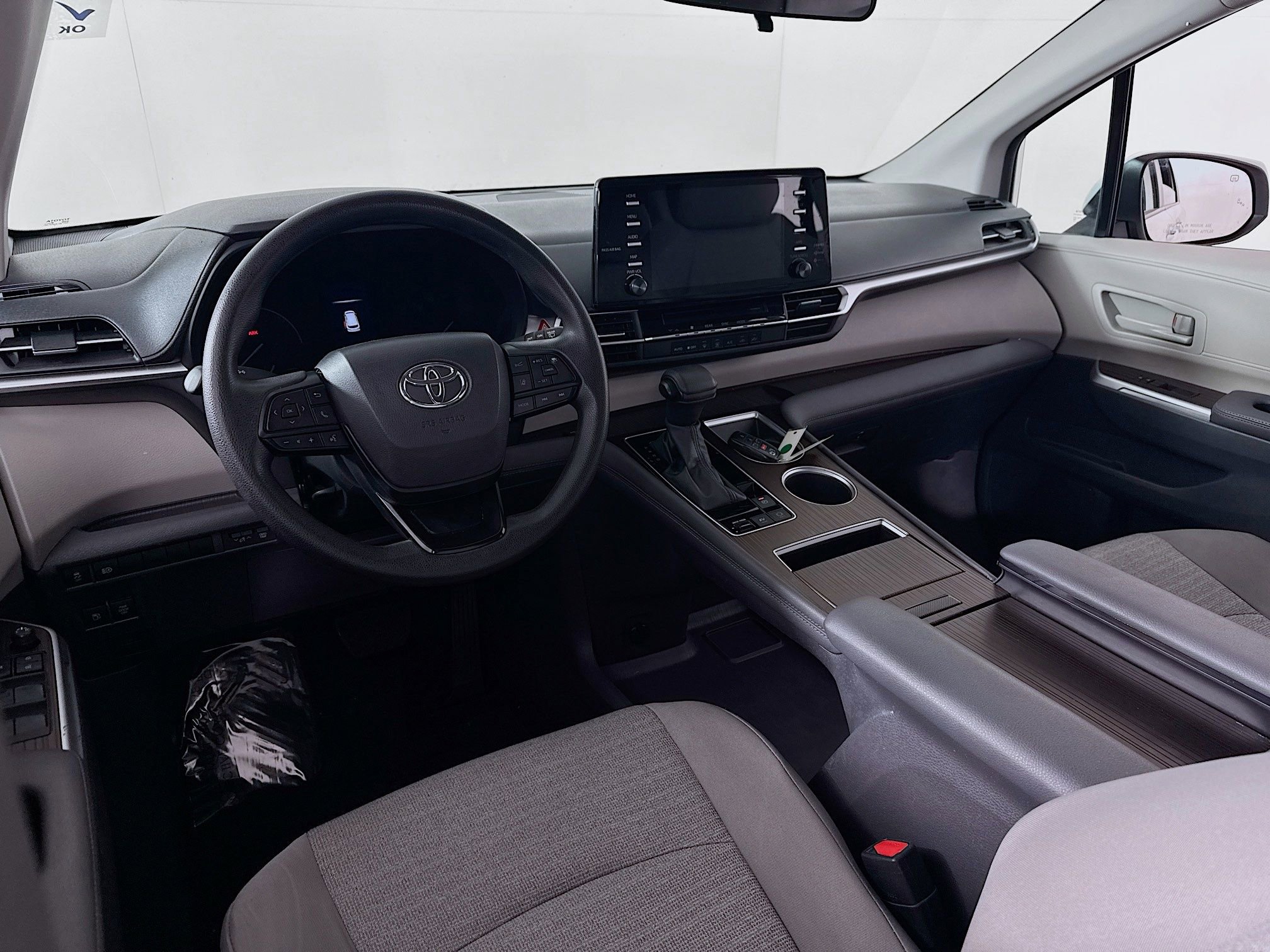 Certified 2024 Toyota Sienna LE image 18