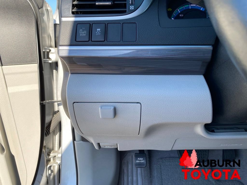Used 2013 Toyota Camry XLE w/ Leather Pkg FWD image 34