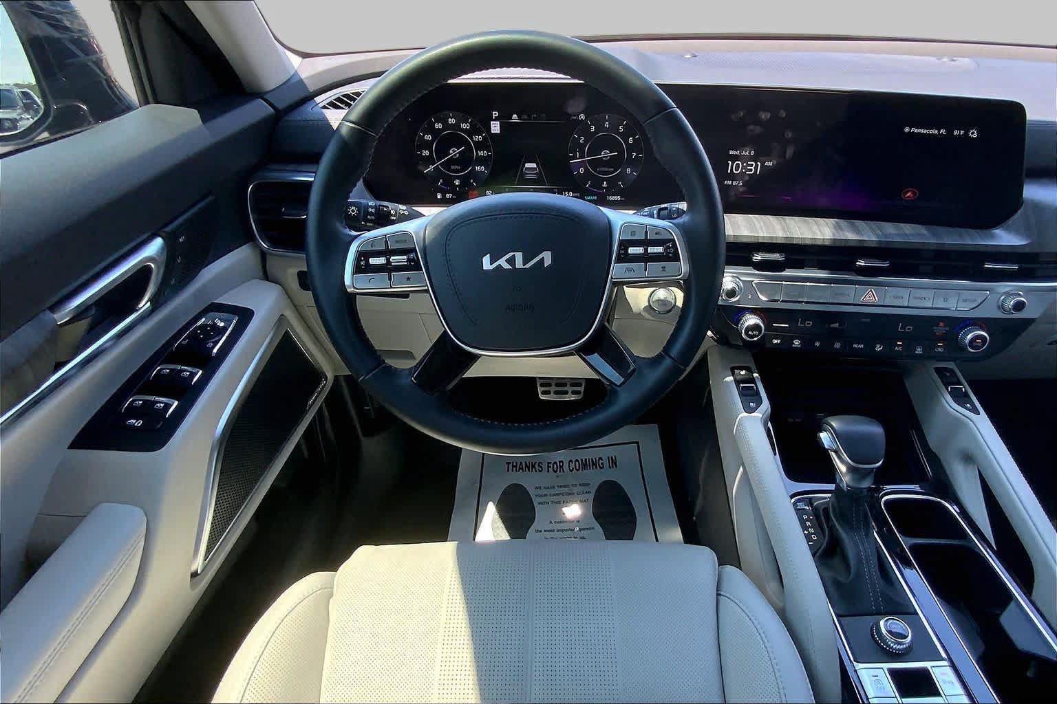 Used 2025 Kia Telluride SX w/ SX Captain's Chair Package FWD image 6