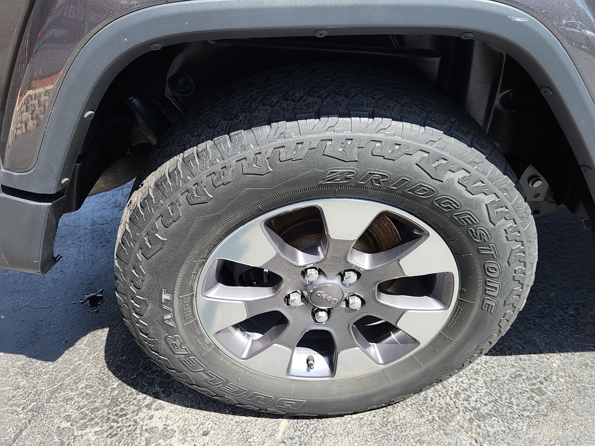 Used 2018 Jeep Wrangler Unlimited Sahara AWD/4WD image 28