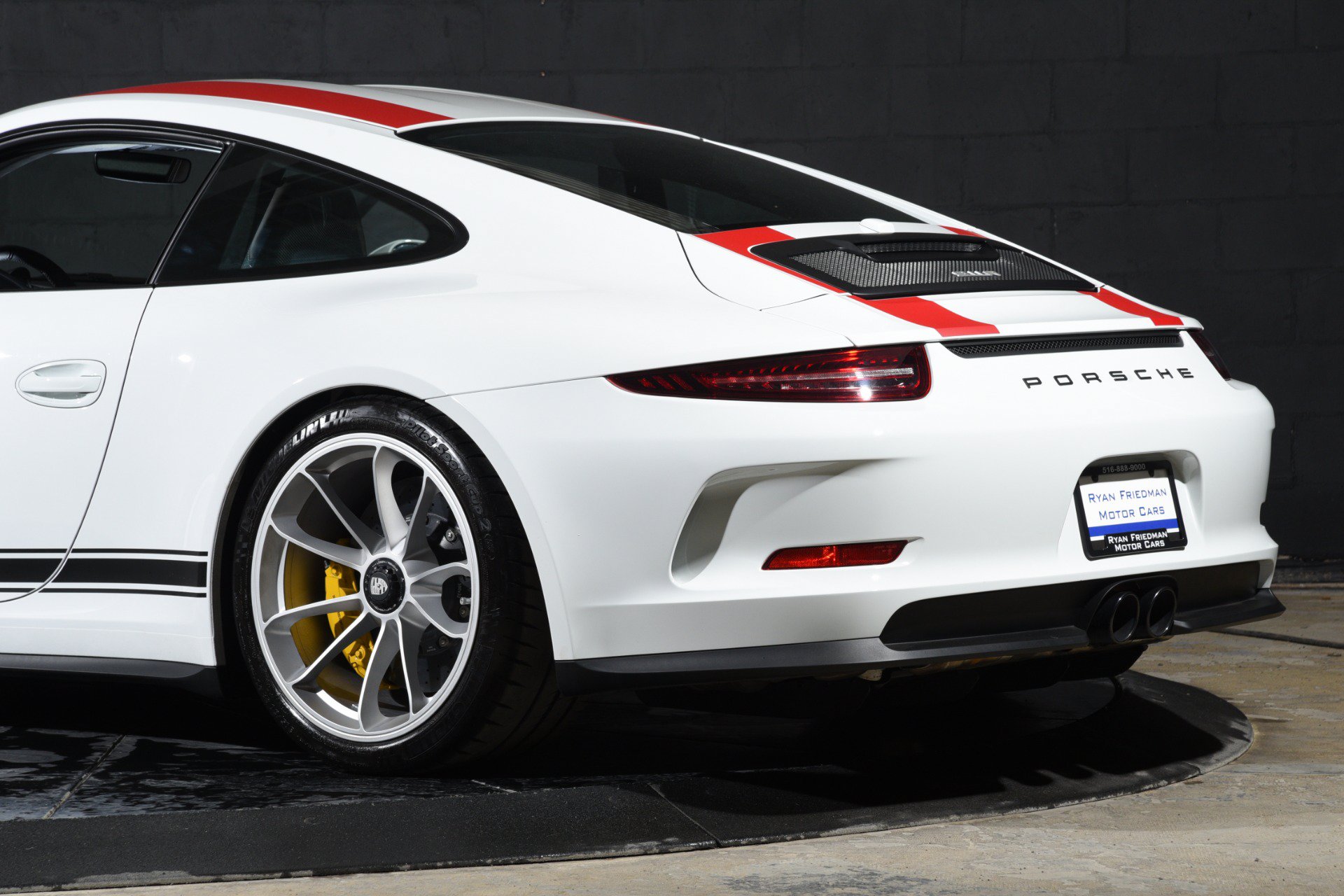Used 2016 Porsche 911 R RWD image 27