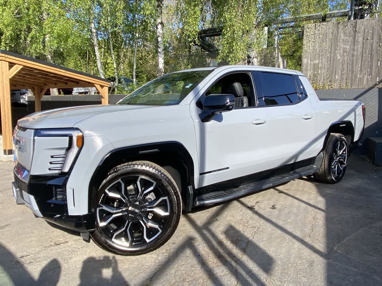 Used 2024 GMC Sierra EV Denali AWD/4WD image 1