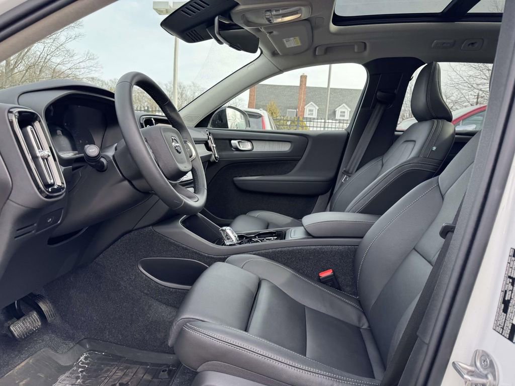 Certified 2026 Volvo XC40 B5 Plus w/ Protection Package Premier image 13
