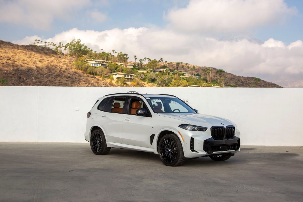 New 2026 BMW X5 M60i image 1