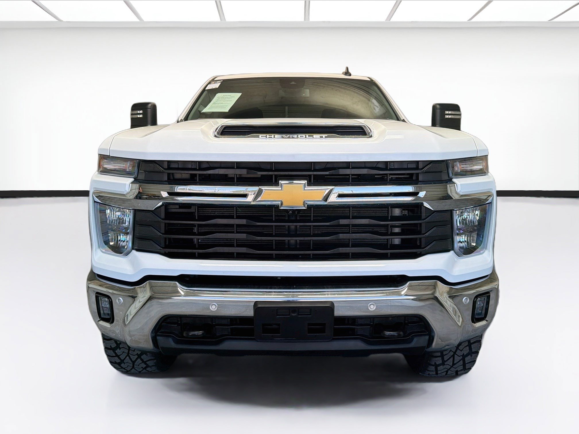 Used 2025 Chevrolet Silverado 2500 LT w/ Safety Package AWD/4WD image 2