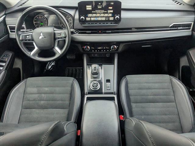 Used 2024 Mitsubishi Outlander SE image 17