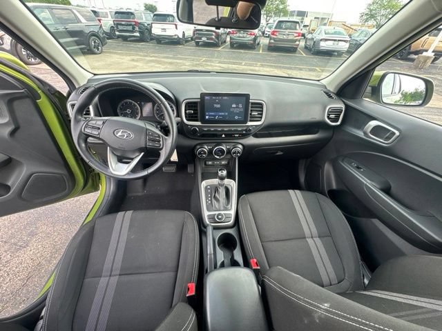 Used 2022 Hyundai Venue SEL FWD image 12