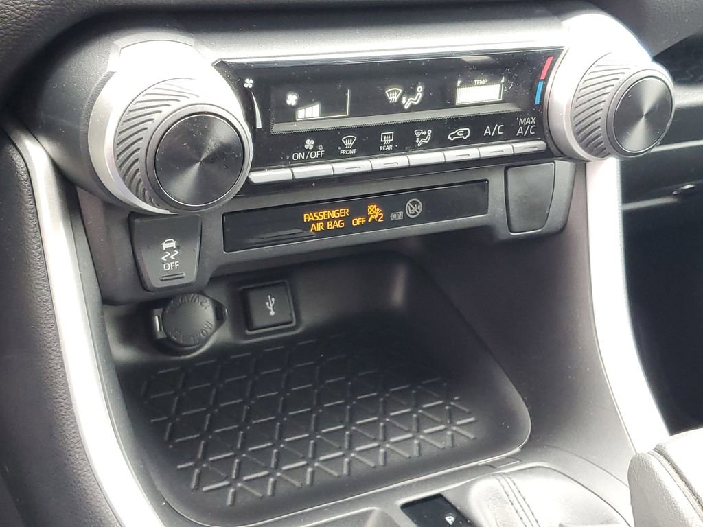 Used 2022 Toyota RAV4 LE image 16