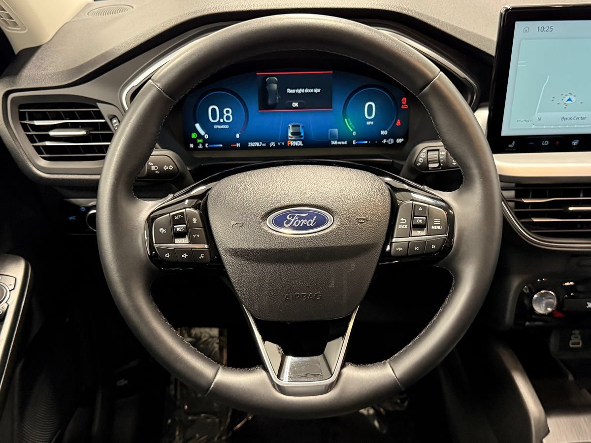 Used 2025 Ford Escape Platinum AWD/4WD image 15