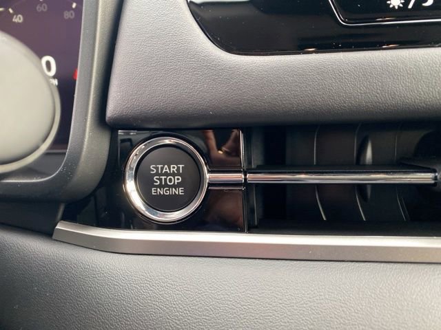 New 2025 Mitsubishi Outlander SE image 37