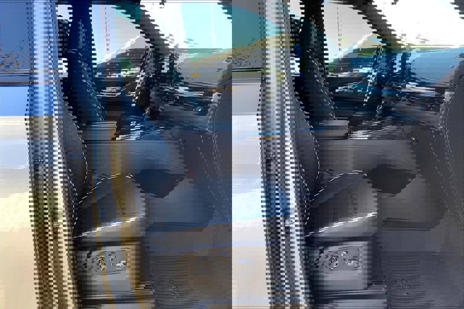 Used 2024 Cadillac Escalade ESV Sport w/ LPO, ONYX Package image 9