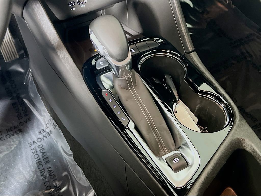 Used 2025 Buick Encore GX Avenir w/ Avenir Technology Package image 16