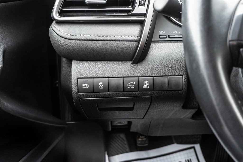 Used 2020 Toyota Camry SE image 17