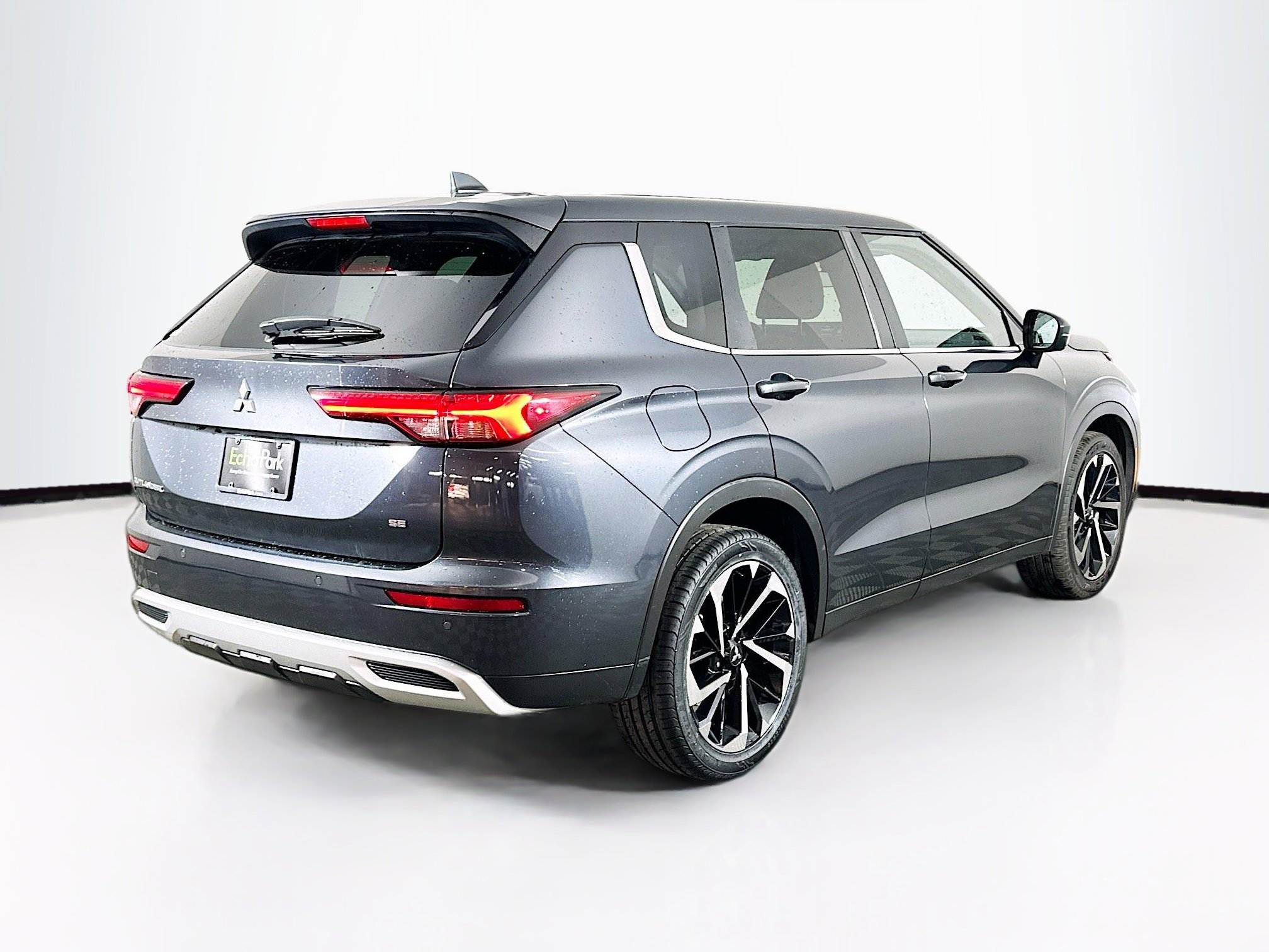 Used 2024 Mitsubishi Outlander SE image 9