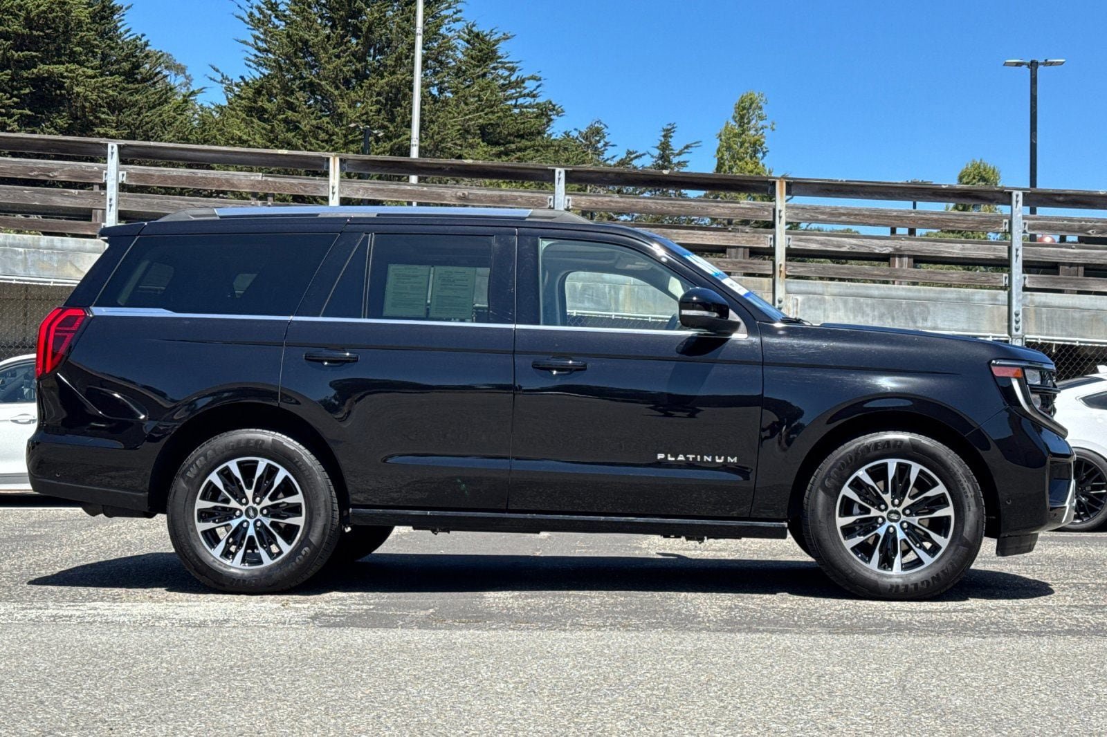 Certified 2025 Ford Expedition Platinum AWD/4WD image 4