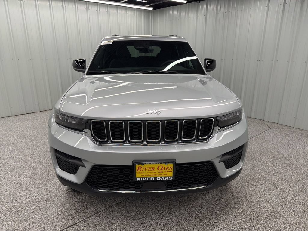 New 2026 Jeep Grand Cherokee Laredo X RWD image 2