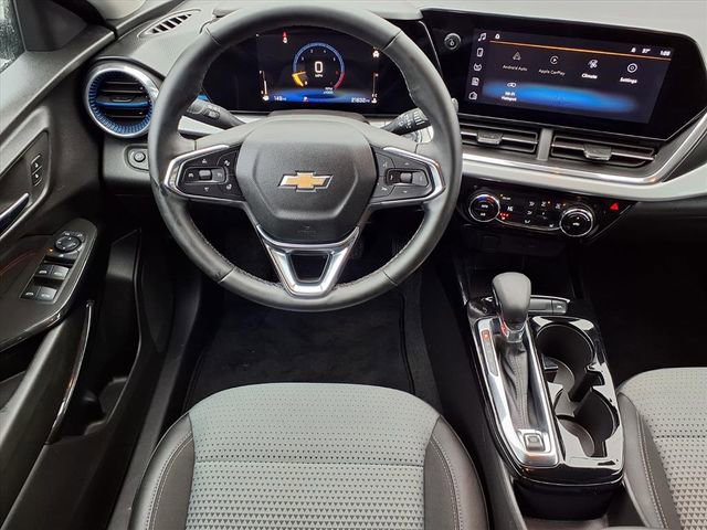 Used 2025 Chevrolet Trax LT w/ LT Convenience Package image 6