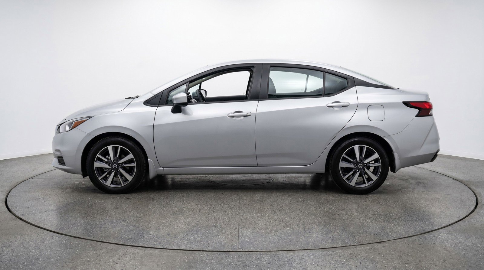 Used 2025 Nissan Versa SV FWD image 5
