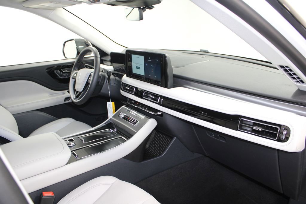 New 2026 Lincoln Aviator 2WD w/ Jet Appearance Package image 30