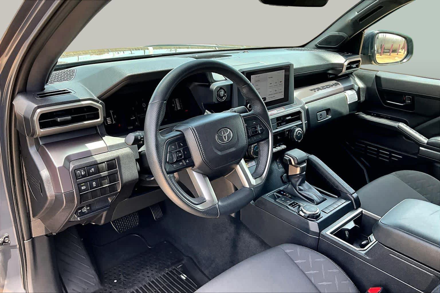 Used 2025 Toyota Tacoma SR5 w/ SR5 Upgrade Package AWD/4WD image 17