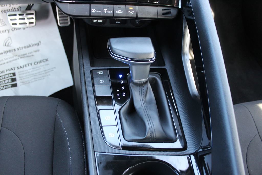 Used 2025 Hyundai Elantra SEL image 18