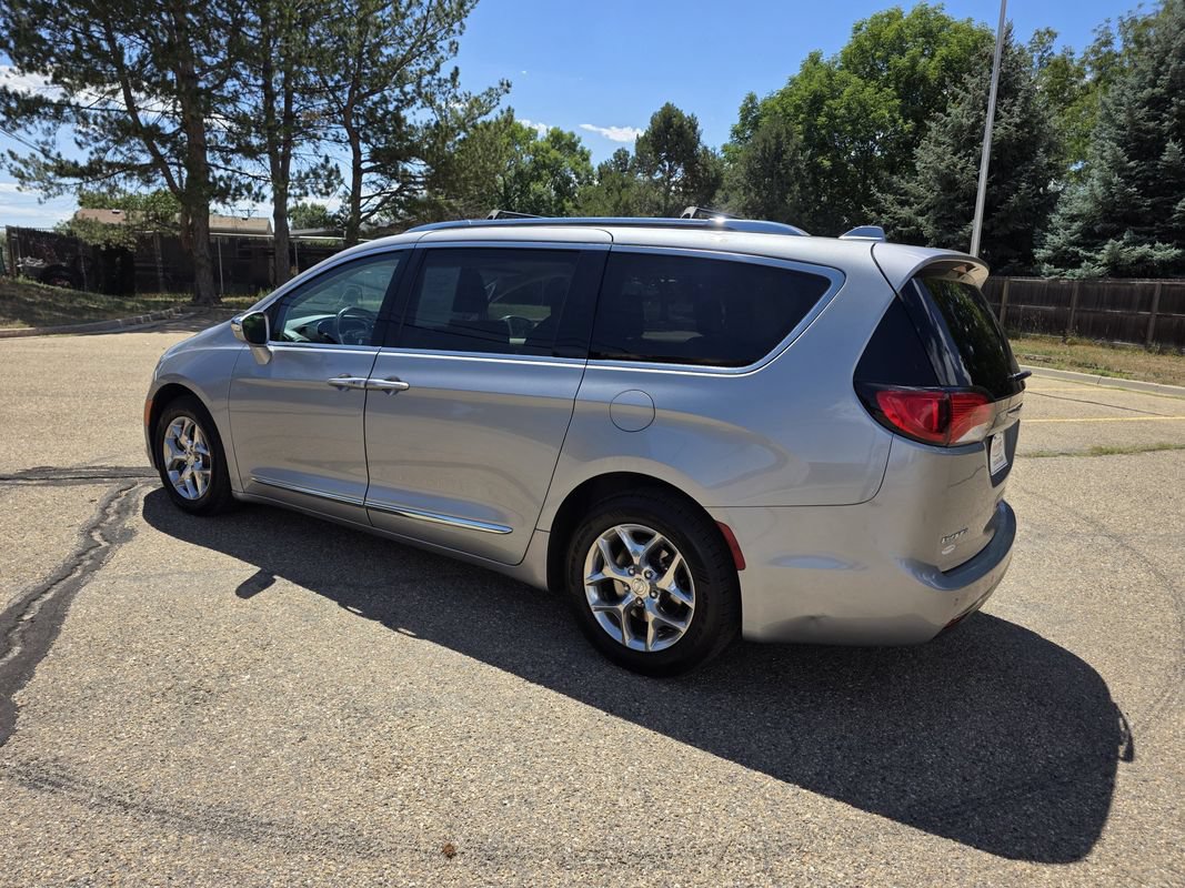 Used 2018 Chrysler Pacifica Limited FWD image 3