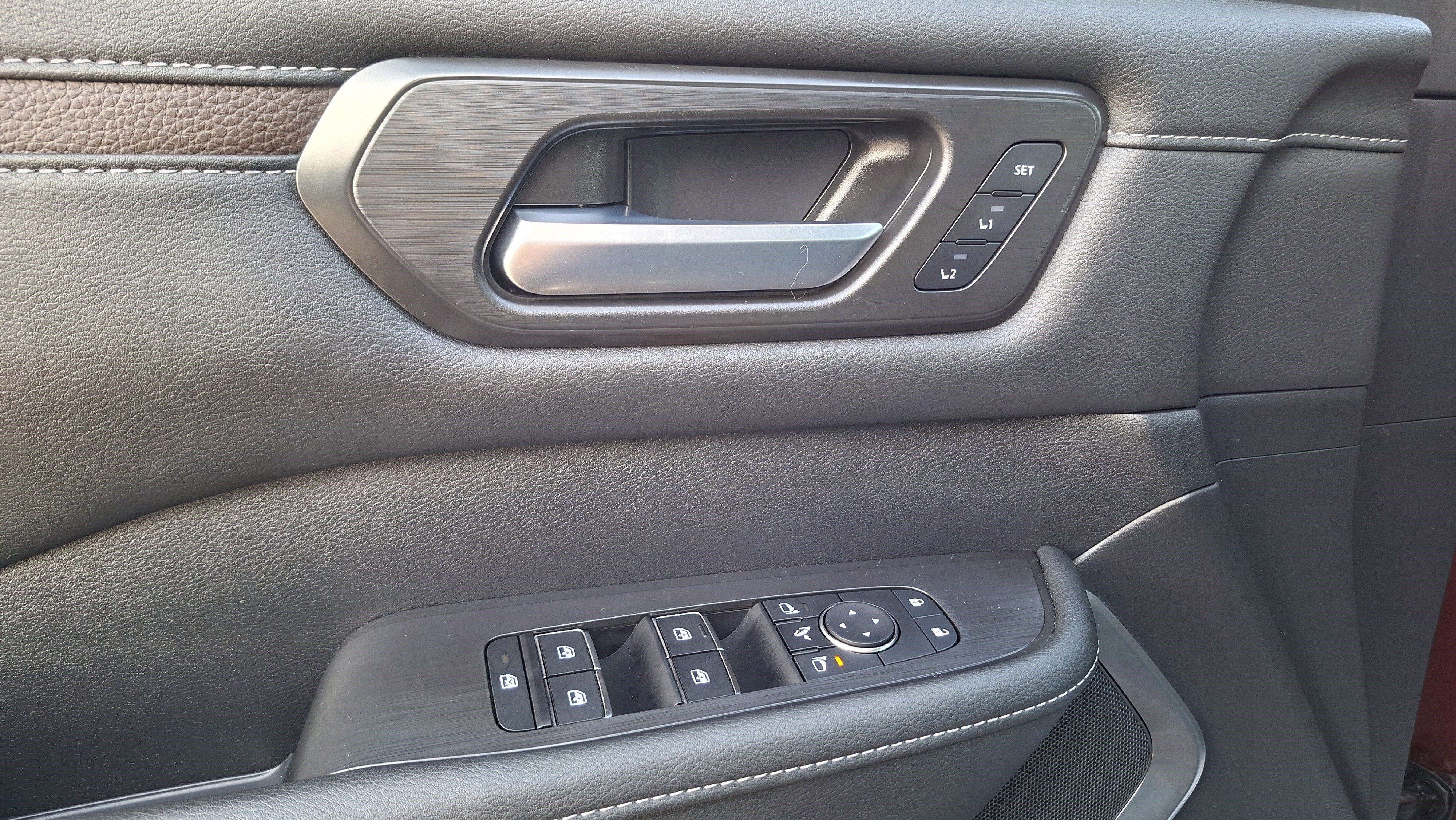 Certified 2025 Nissan Armada Platinum image 17