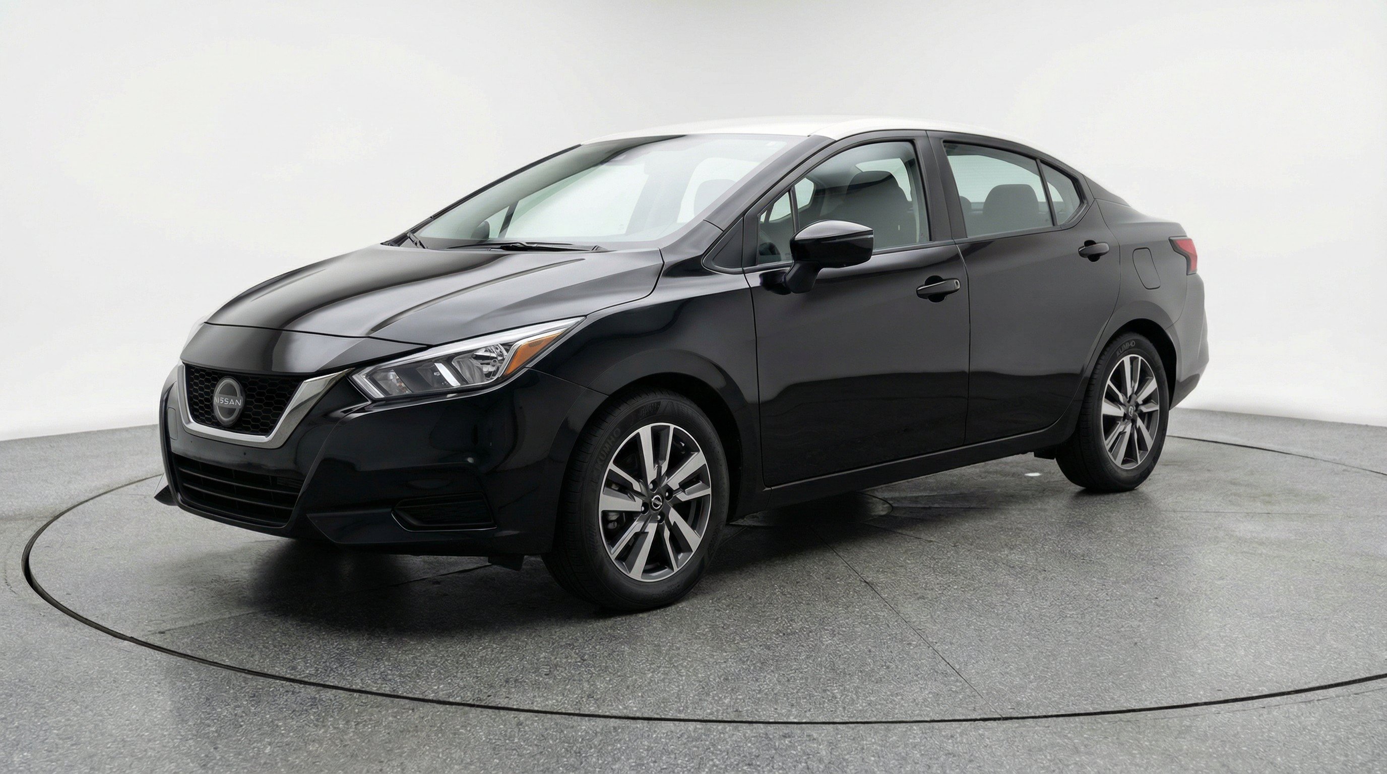 Used 2025 Nissan Versa SV FWD image 3