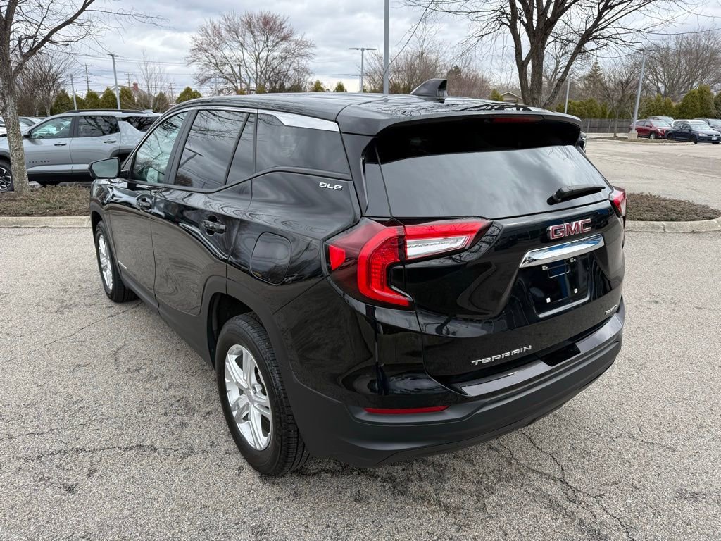 Used 2024 GMC Terrain SLE image 3